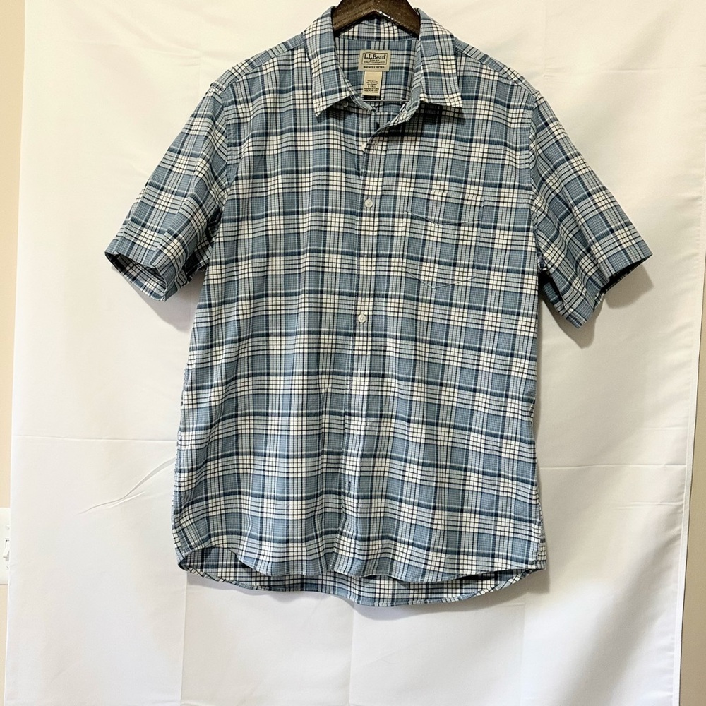 L.L. Bean Blue and White Casual Button Down Shirt Relaxed Fit